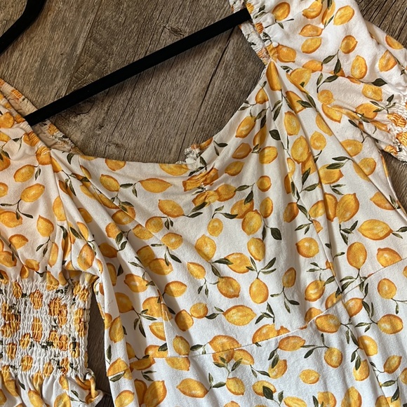 Francesca’s Collection by Mi Ami Lemon Print Dress 🍋 - Picture 5 of 7